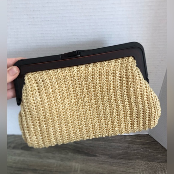 Vtg Tan Woven Clutch with Kiss Lock - Picture 1 of 11